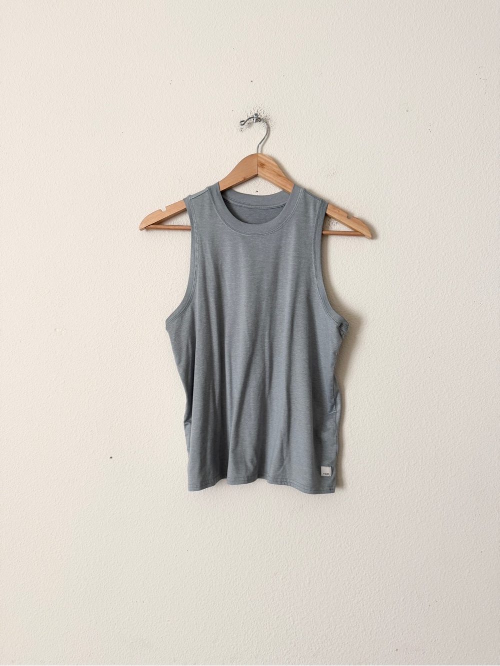 Vuori MEDIUM Energy sleeveless high neck ultrasoft performance top - green grey